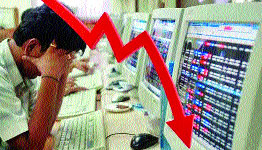 indian rupees down: रुपया औंधे मुंह तो शेयर बाजार धड़ाम