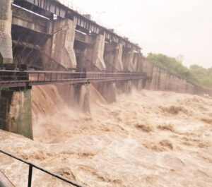 Mortakka bridge closed, 20 gates of Indira Sagar opened, 61 year record broken in Indore, 7 inches of rain in 24 hours