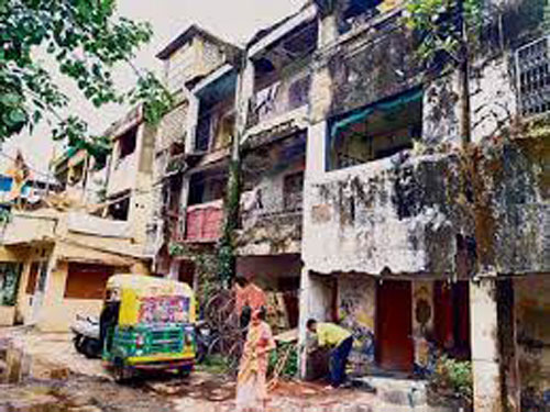 dilapidated buildings in indore