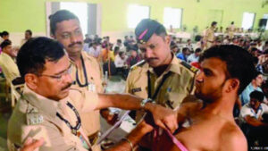 Constable Recruitment: Doctors, Engineers and highly educated youth also stand in the queue.