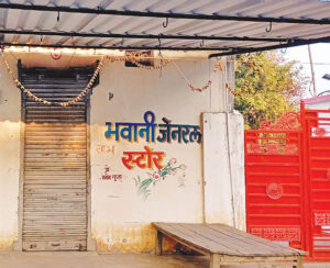 Two lakh grocery shops closed in one year